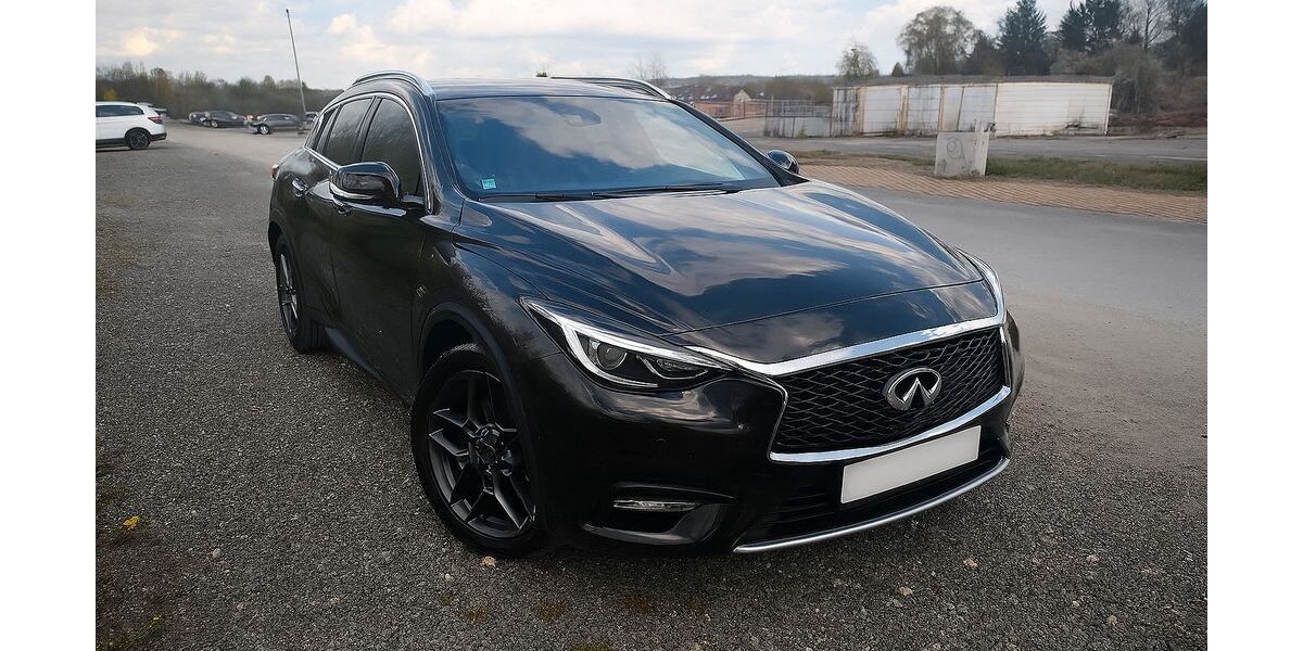 INFINITI Q30 68.010 km 18.500 &euro; Bayreuth 95448