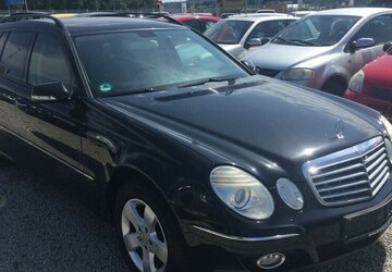 Mercedes-Benz E 200 T Elegance,Navi,Klimaaut.,Tüv Neu! 310.000 km 3.999 &euro; Himmelkron 95502