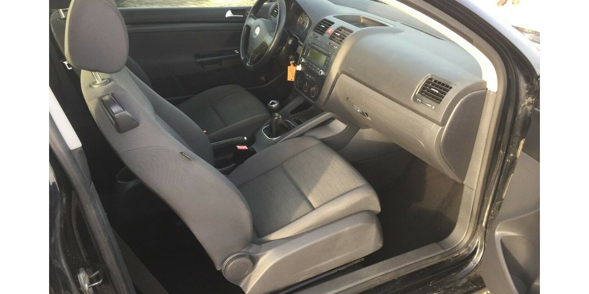 VW Golf Trendline, Klima,el.Fh. 2 Hd.,Tüv 03/28! 200.000 km 2.600 &euro; Himmelkron 95502