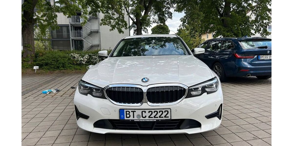 BMW 318 99.000 km 21.999 &euro; Bayreuth 95448